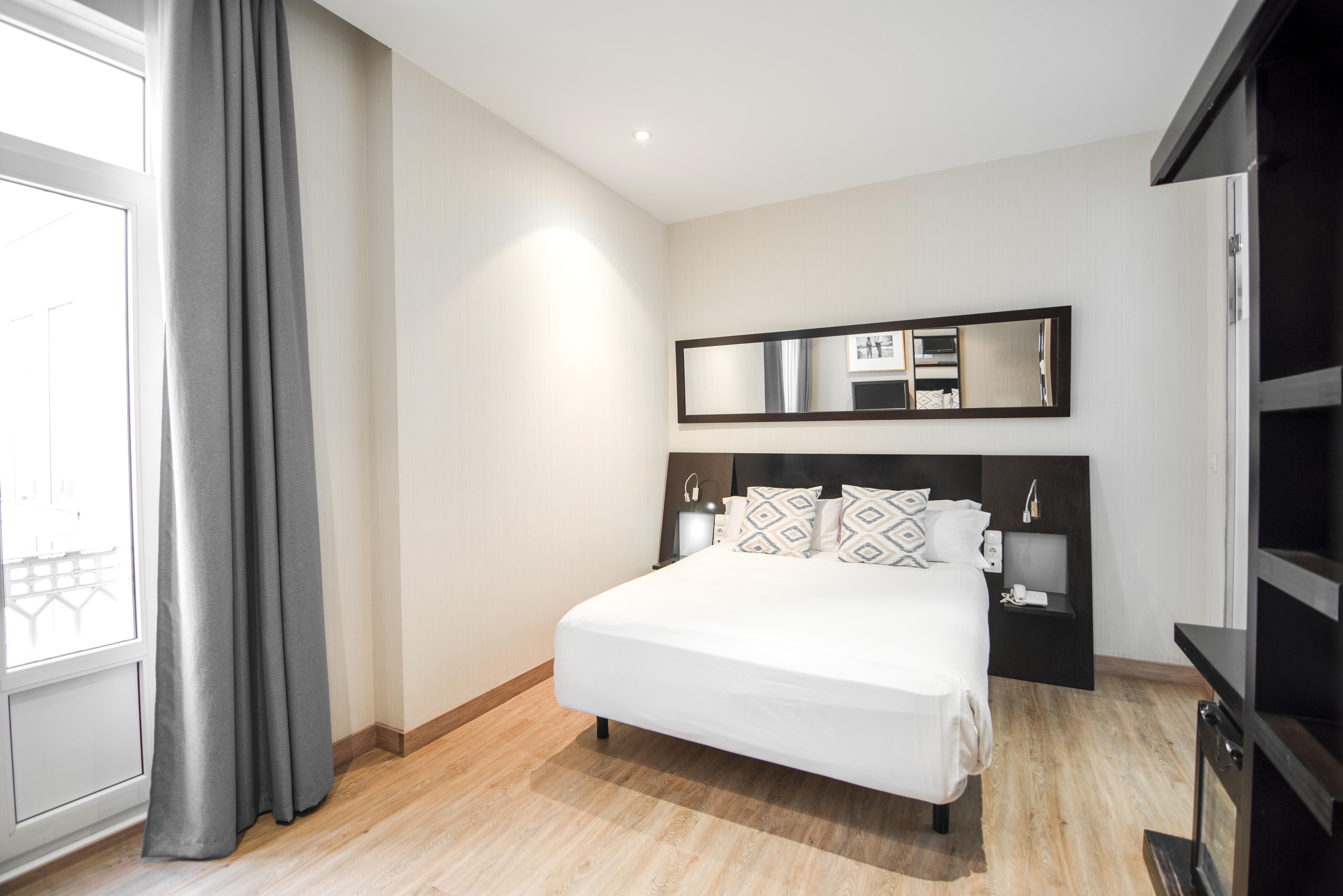 ולנסיה Petit Palace Plaza De La Reina מראה חיצוני תמונה