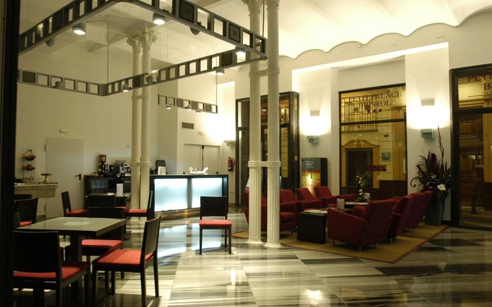 ולנסיה Petit Palace Plaza De La Reina מראה חיצוני תמונה